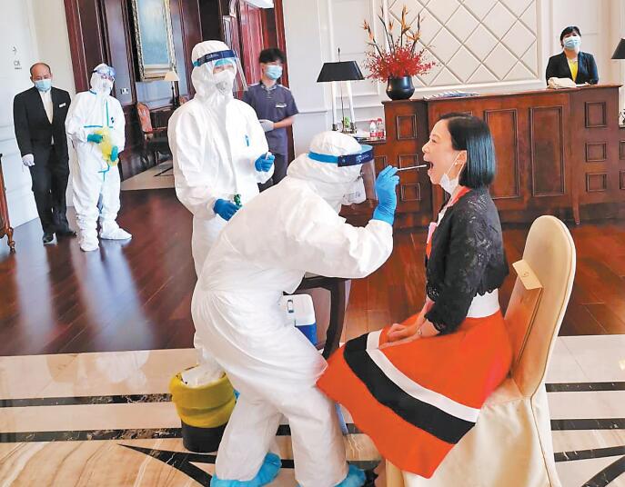 两会香港团抵深圳进行核酸检测 林郑将列席人大开幕式