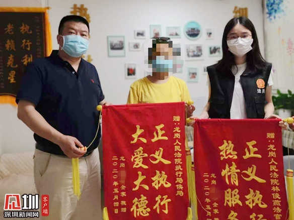 被执行人房产顺利拍卖 法院人性化处理获赠锦旗