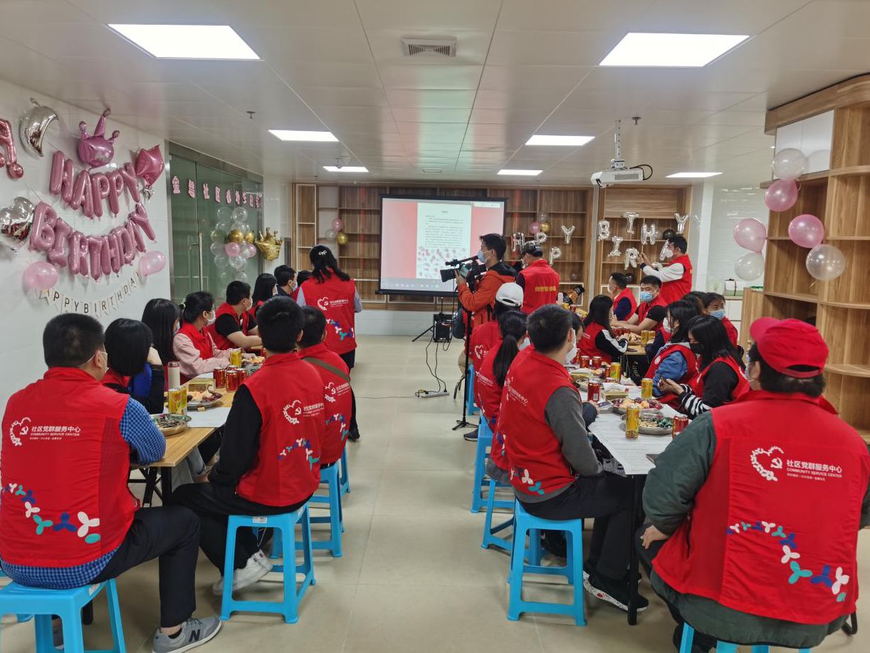 生日会秒变求婚现场 金碧社区这场“战地生日会”暖爆了