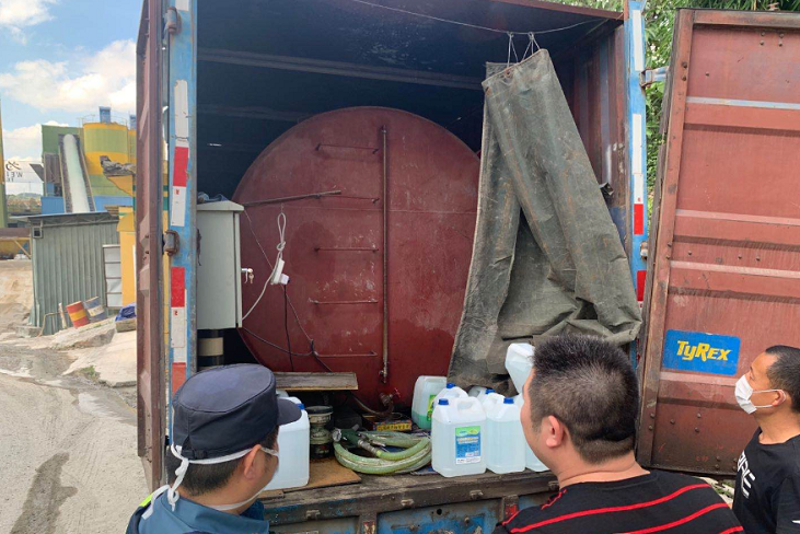 注意！坪地街道查获非法柴油2吨