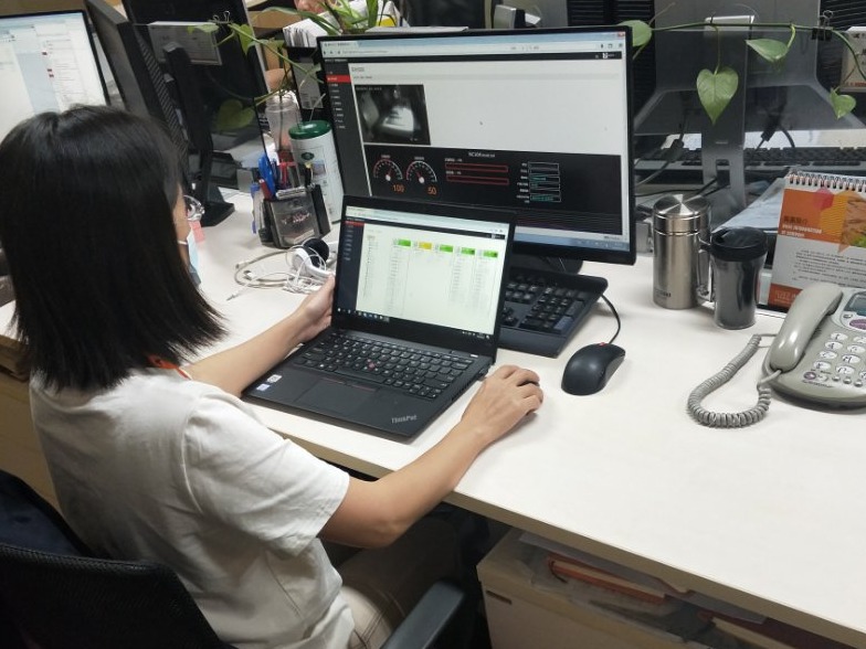 凤凰企业员工周丽霞：以技术安身立命的“劳模”