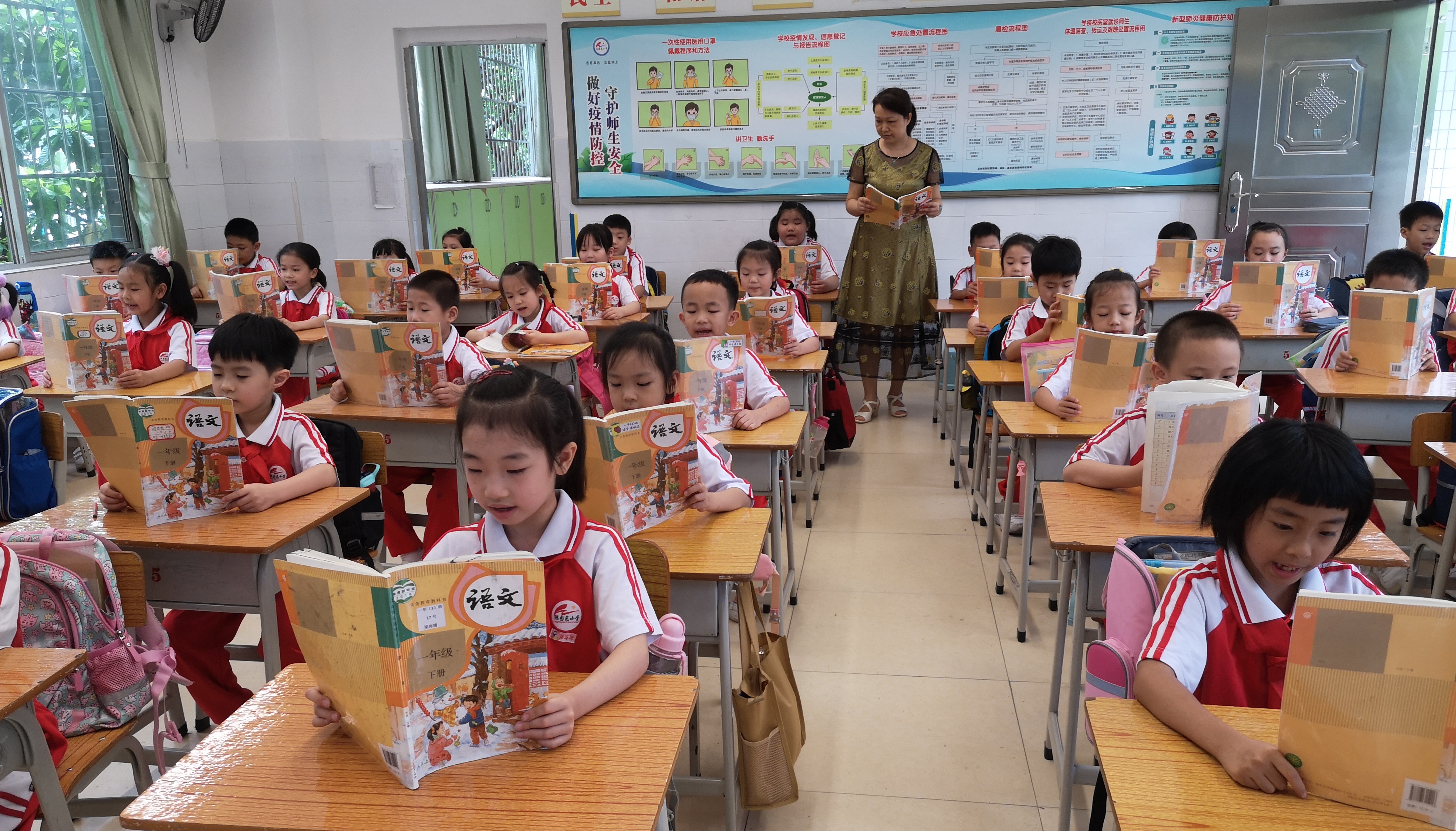 早参｜广州17万少先队新队员首次线上线下同步入队；多区学生校内可不戴口罩