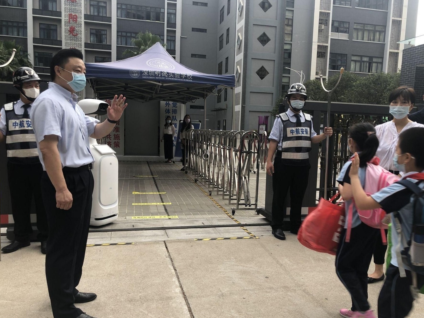 教室改造成智能物联教室，明德实验学校“硬核”迎学校返校