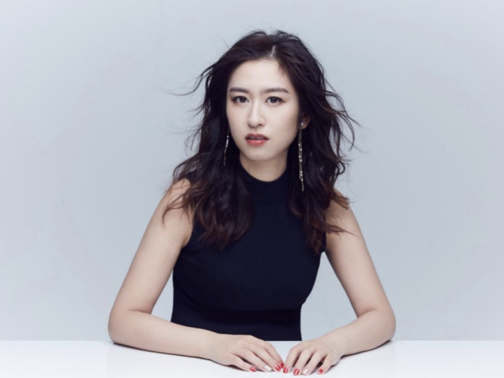 深圳90后新锐女作家吟光长篇小说《上山》研讨会举行