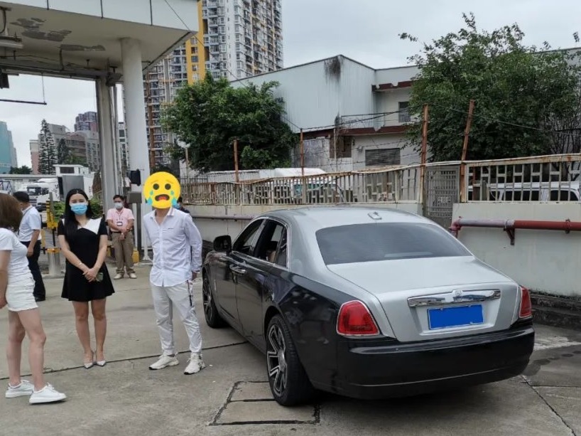男子醉驾劳斯莱斯，闯进文锦渡海关……