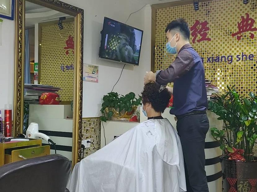 感动！疫情期间，深圳这家店的小举动“亮”了