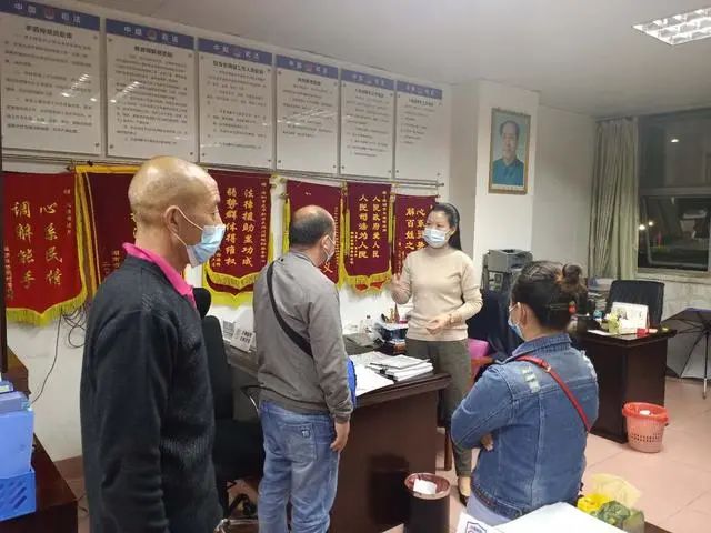 为了租房吵得脸红脖子粗，深圳龙华区调解员来“灭火”