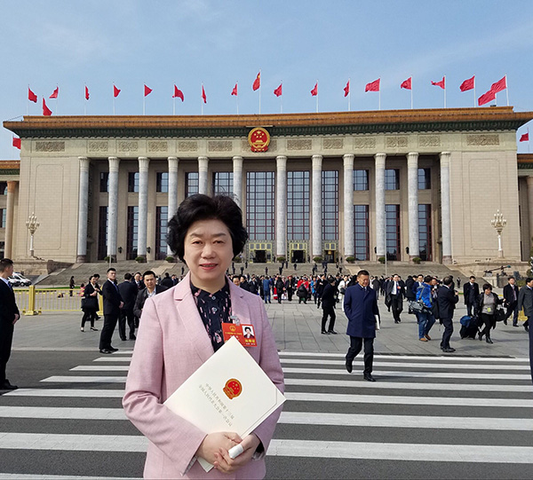 全国人大代表崔建梅：三度提出调整教师教龄津贴的建议