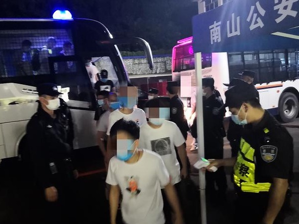 深圳一科技公司专门开发网络游戏来赌博，结果被警方一窝端