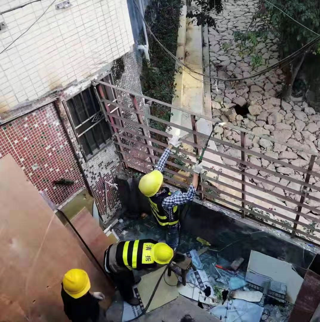暗渠暗涵上盖及沿河建筑物专项整治推进有力 龙岗区提前一年完成任务    