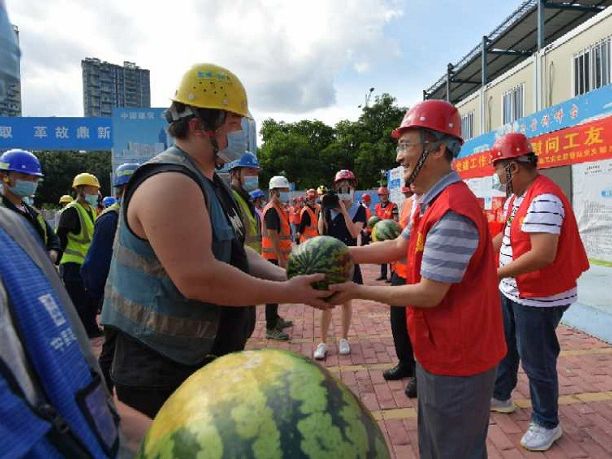 龙岗区住建局坚持党建引领促进建筑行业高质量安全发展