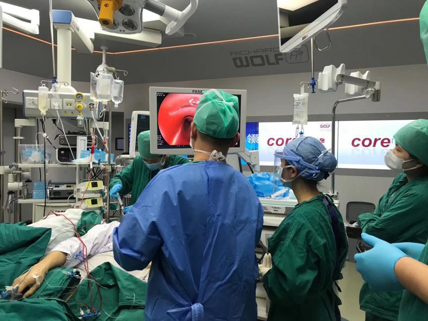 不把乙肝当回事，结果吐血了？30岁男子呕出“半身血”经历惊魂时刻