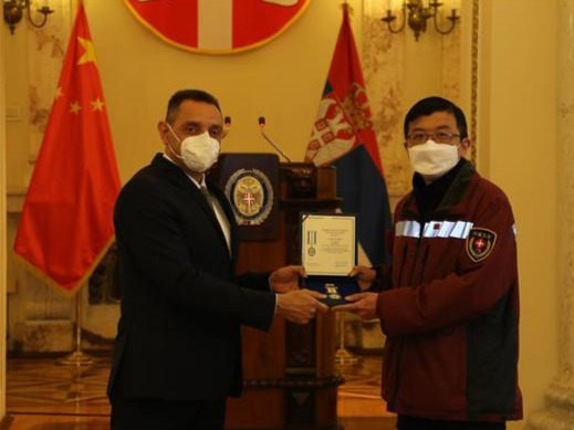 广东3位抗疫专家被塞尔维亚国防部授予军队最高级别纪念勋章