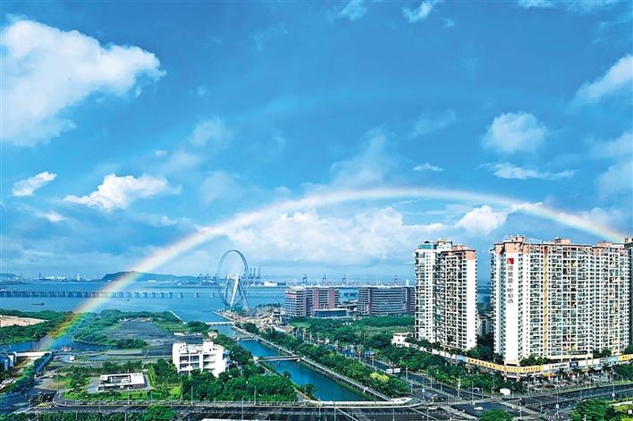 图片新闻 | 雨后蓝天彩虹高挂 宝安湾区美景如画