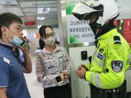 孩童独自在家不慎从窗户摔下，罗湖交警火速护送就医  