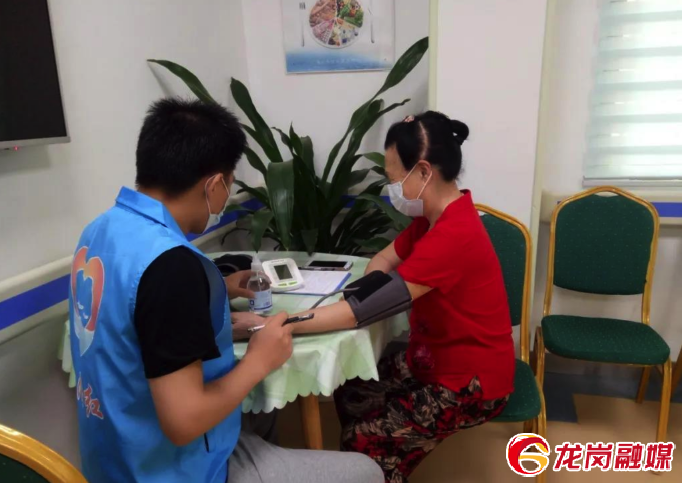 南湾老年居民享受“夕阳红” 打造高品质社区“日间照料”专业服务  
