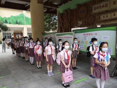 深圳中小学学生和授课教师在校无须戴口罩 市教育局：要求各学校执行国家级文件