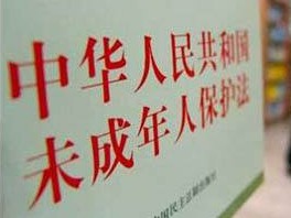 留守儿童亲情缺失怎么办？未成年人保护法修订草案拟规定家长至少每月联系一次