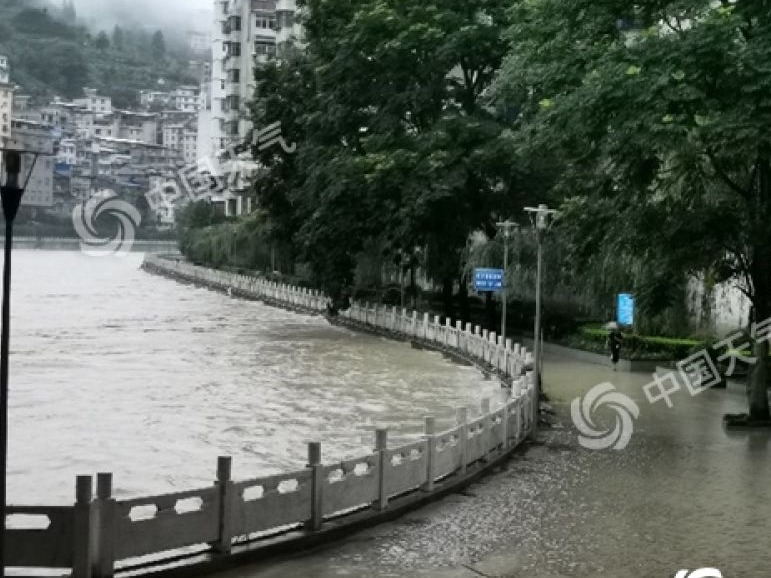 南方强降雨收缩战线 华南等地桑拿天持续