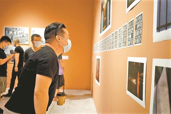 在影像间穿越深圳百年历史