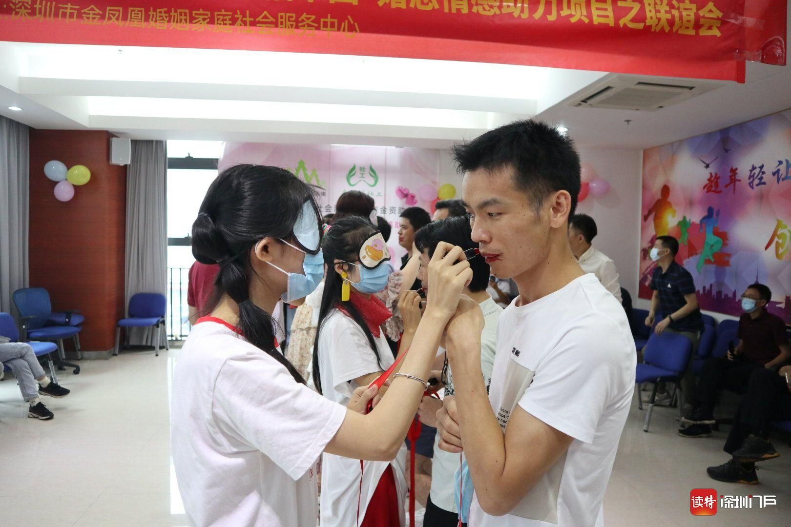 金凤凰在圩镇社区举行交友联谊活动