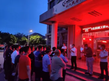 夜间进行消防安全联合整治！碧岭街道对“三小”场所开展专项攻坚