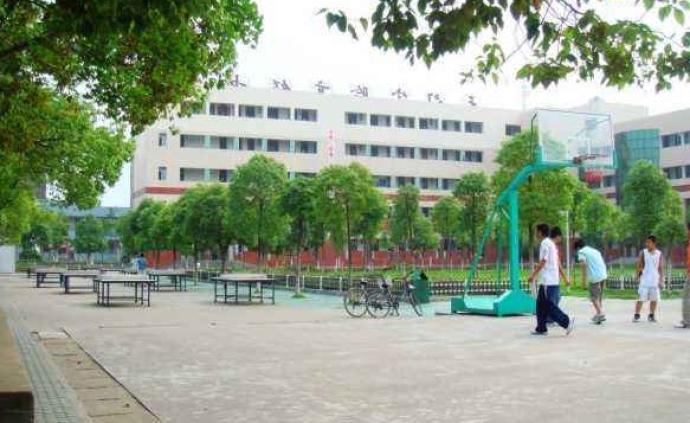 8月1日起，武汉中小学、幼儿园实行封闭式管理