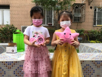 百名儿童收到祝福！梅亭社区派发节日专属礼物 