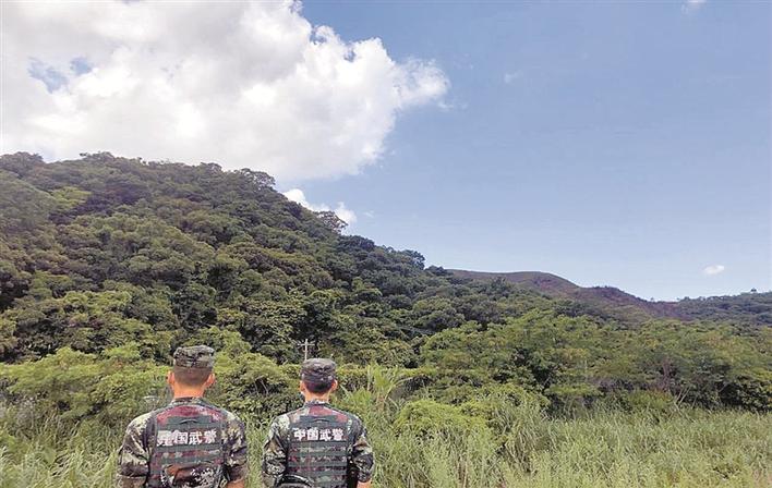 武警战士化身河长 罗湖战士河长巡河护河队“出道”