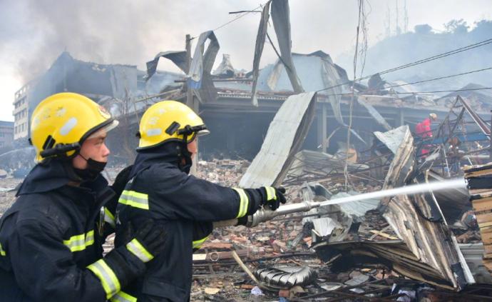 浙江温岭槽罐车爆炸未发现明显污染，已对下游河道进行封堵