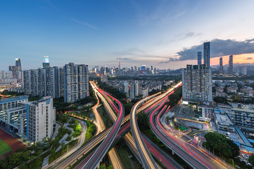 深圳发布交通综合治理三年方案:龙岗大道试点打造公交信号优先走廊
