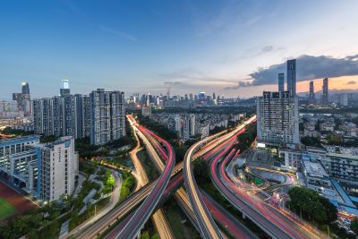 深圳发布交通综合治理三年方案：龙岗大道试点打造公交信号优先走廊