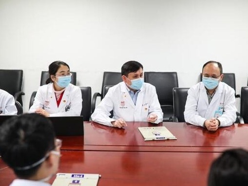 张文宏：暑假带孩子国内旅游应该没问题，逐渐放开是大势所趋