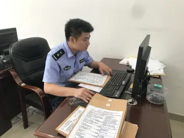 每日警星 | 周容添：战“疫”中的交通安全守护者