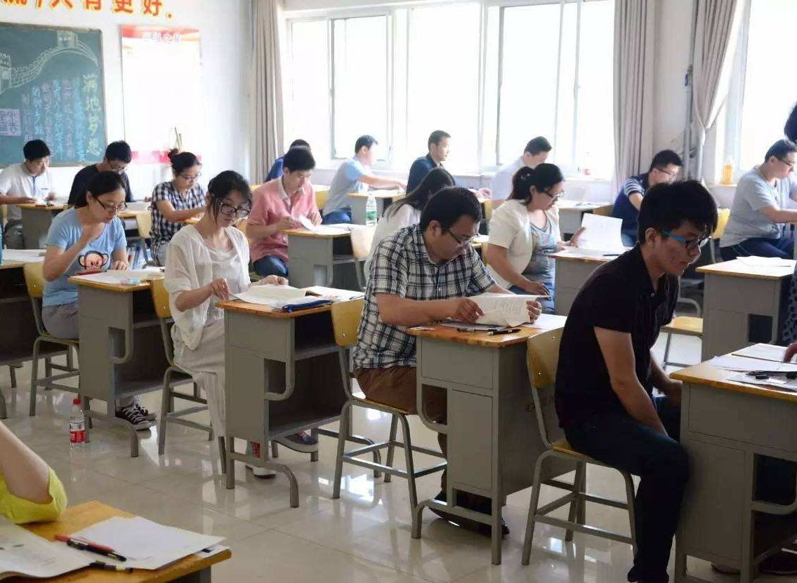（重）多地公务员省考启动，扩招趋势明显、岗位向应届生倾斜冯琪