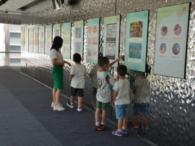 “聆听孩子的一百种语言”儿童美术作品展开展，看见爱看见希望
