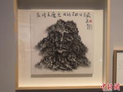 湘籍艺术家绘制抗疫水墨山水画 用艺术致敬战疫英雄