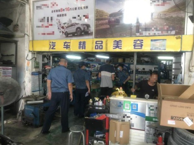 汽修厂用假机油忽悠车主被执法支队查处