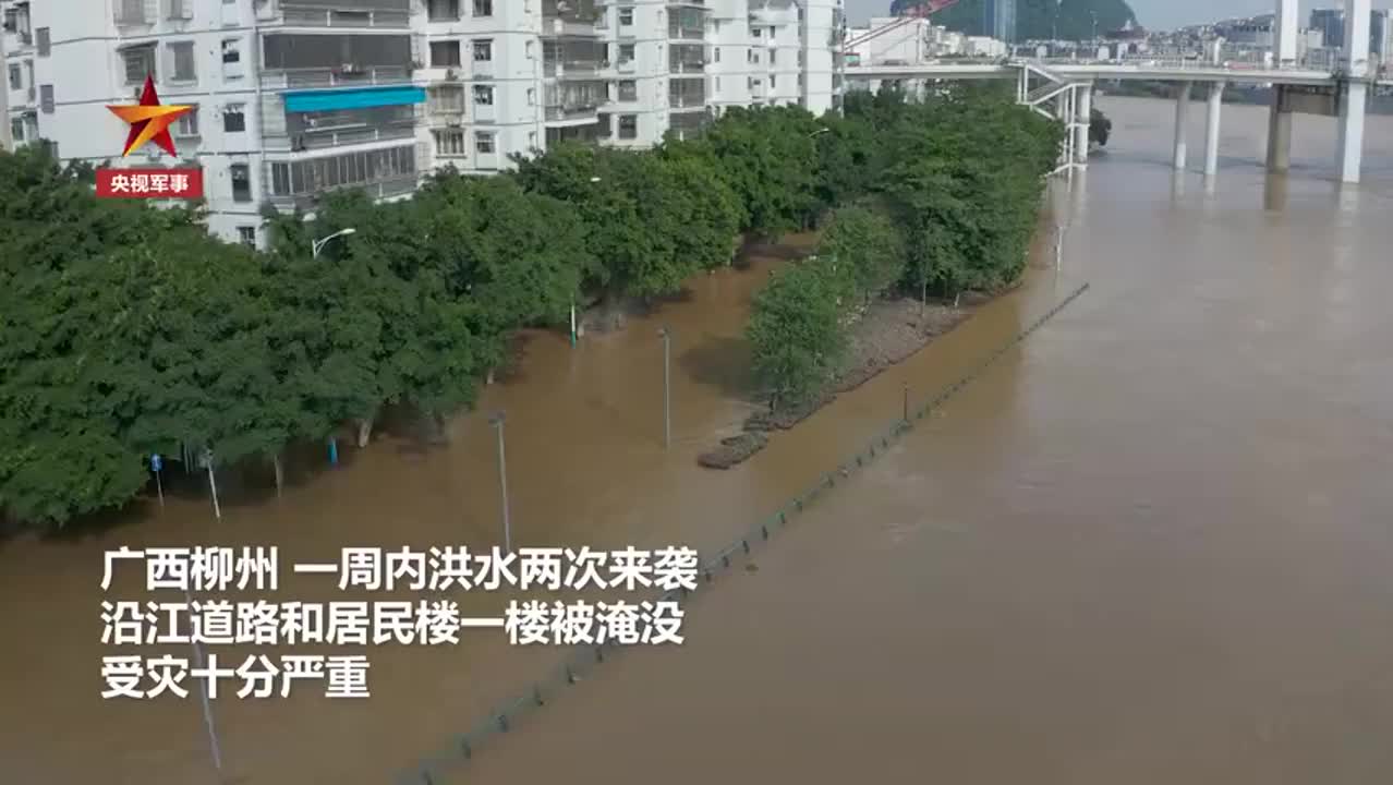 武警连续奋战12小时救援清淤
