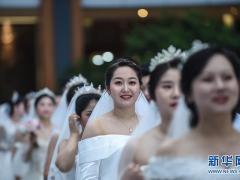 战“疫”情侣 集体婚礼