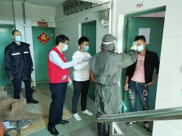 宝安沙头社区居民点赞抗疫中最可爱的人