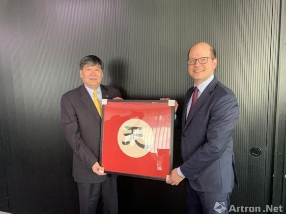 深圳书画家笠夫书法馈赠国际友人