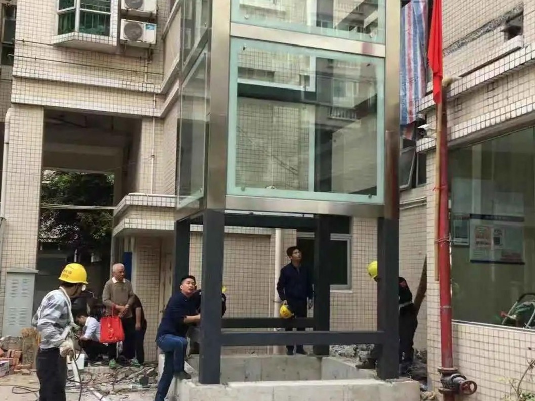 盼到了！新安街道文雅社区首例老旧住宅小区加装电梯成功