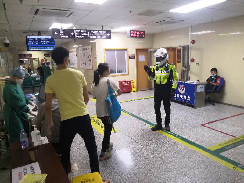 男子被蛇咬伤急需血清治疗罗湖交警开辟“绿色通道”紧急救援