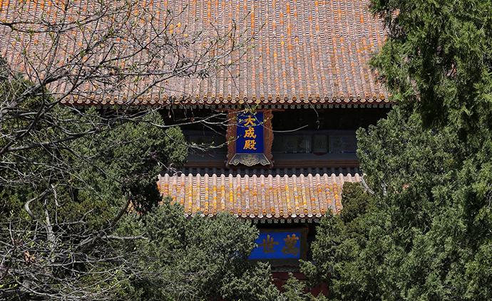 雍和宫13日起闭馆继续“双暂停”， 游客可网上自行退票