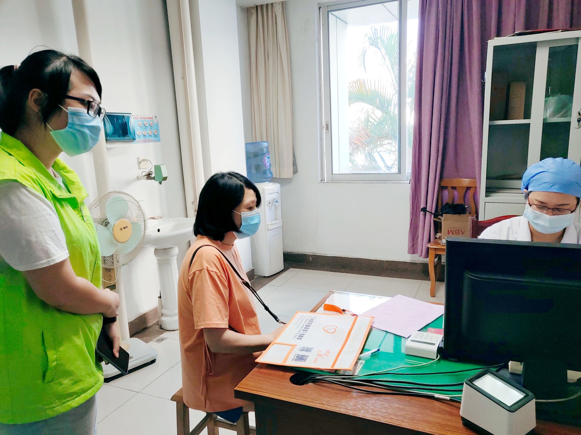 港籍人士返莞照顾高龄待产妻，居委会人文关怀解后顾之忧