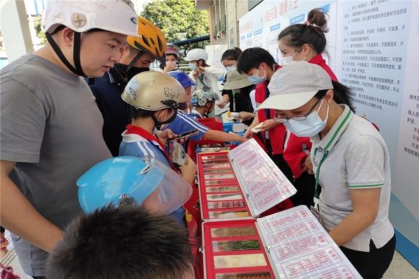 平湖街道多形式全覆盖开展国际禁毒日宣传活动  