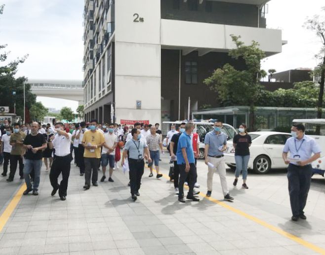 凤凰街道召开“打通生命通道”集中治理示范点现场观摩会  