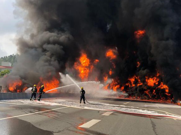 广深高速油罐车侧翻起火事故调查结果公布：危险驾驶、管理缺失