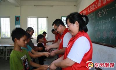 宝龙党员志愿者倾情帮扶，点亮海丰贫困村民20个“微心愿”  